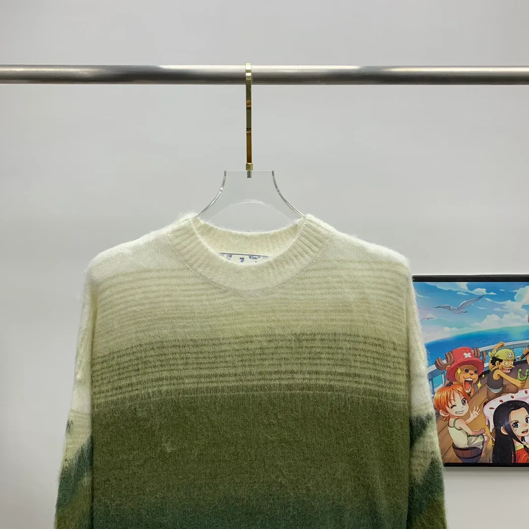 New top tested version OFFWHITE (OW) gradient mohair striped arrow sweater hoodie gradient rendering arrow couple sweater Mohair (English Mohair; Turkish: MUKHYAR) refers to the coat of Angora goats, also known as Angora goat hair. The name comes from Turkish, meaning "the best hair". It has good elasticity, pressure resistance and special luster. It is an excellent raw material for making plush fabrics and one of the most advanced animal textile fiber raw materials in the world market. Mohair has a shape similar to long wool. The fiber surface is smooth, strong luster, high strength, good elasticity, less curl, and easy to wash. Mohair can be used in jacquard blankets, long-haired coats and high-gloss wool fabrics. Mohair sweaters from ow are released every year🛒 The same style and ever-changing colors. There is really no girl who doesn’t love it. It is super suitable for wearing under a down jacket in winter without being bulky! If the lower body is missing, their favorite os version🙋🏻‍♀️ intuitively adds natural softness and fairy beauty effect, which is the best choice! The upper body is lightweight and does not weigh down the body while keeping warm. The sleeves and the gradient arrow parts on the back are repeatedly patterned until the gradient level is satisfied before large-scale products are released. The craftsmanship is extremely demanding. Each sweater is woolen at least ten times to give it a plush, thick feel and good fluffiness! ✅ Fabric composition: 50% mohair 32 spandex 18% wool, three-level anti-pilling Color: black and white gradient Sizes Mohair is lighter and softer, so be careful not to machine wash it, not machine washable! ! emphasize! !  ⚠️Hand wash with warm water and cold water P:440
